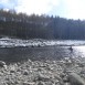 Hans fischt am Einlauf des Pools